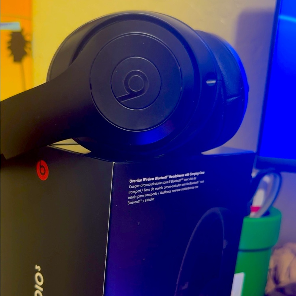 Beats Studio 3 wireless only had for a month used for 29 min total  apple care